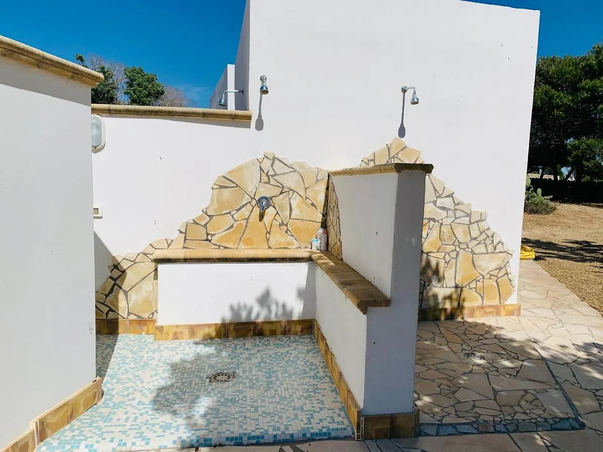 Guest house Canova Luxury Rooms A Pochi Passi Dal Centro Favignana Italy